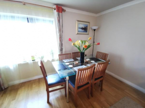 4 bedroom apartment with FREE parking perfect for groups and families!